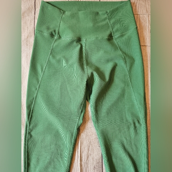 Wilo The Label Size Large Ribbed High Rise 7/8 Leggings Apple Green Activewear - Picture 3 of 9